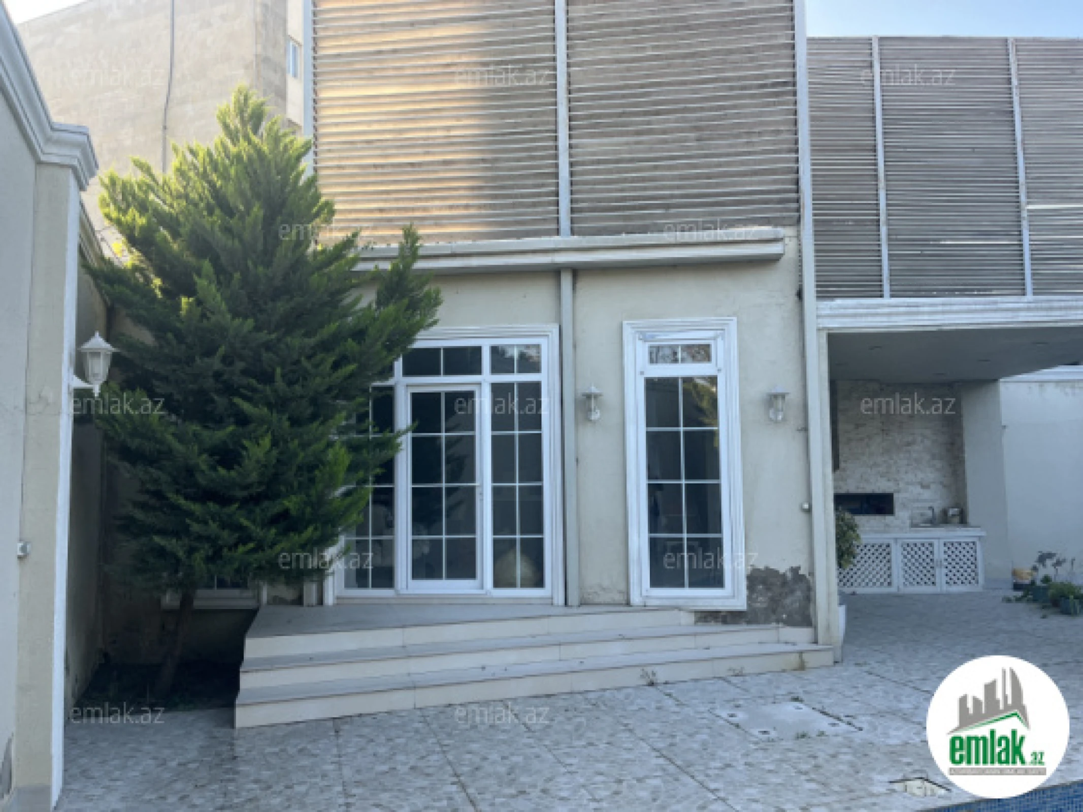 Satılır 4 otaqlı mənzil 175 m²