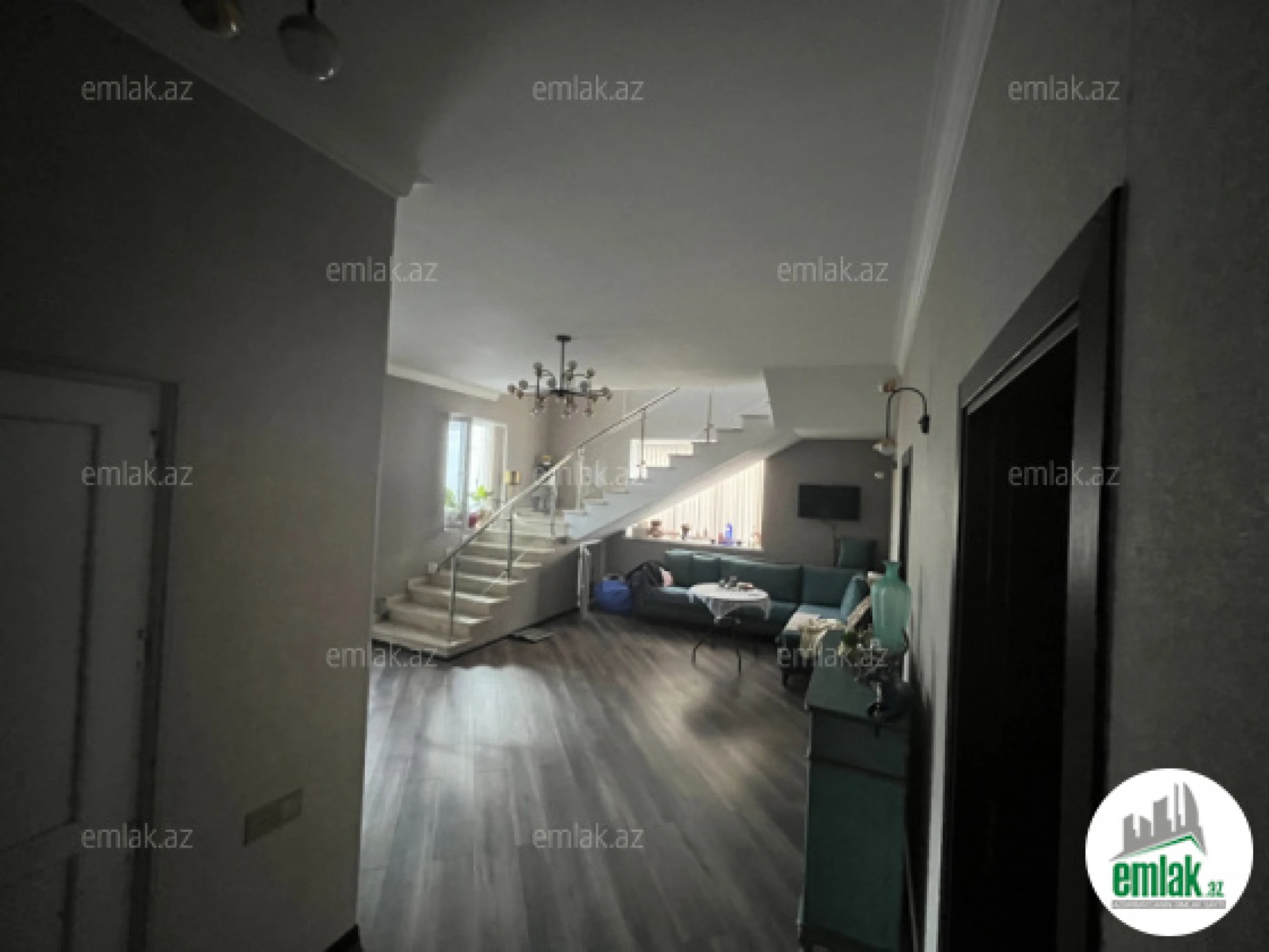 Satılır 4 otaqlı mənzil 175 m²