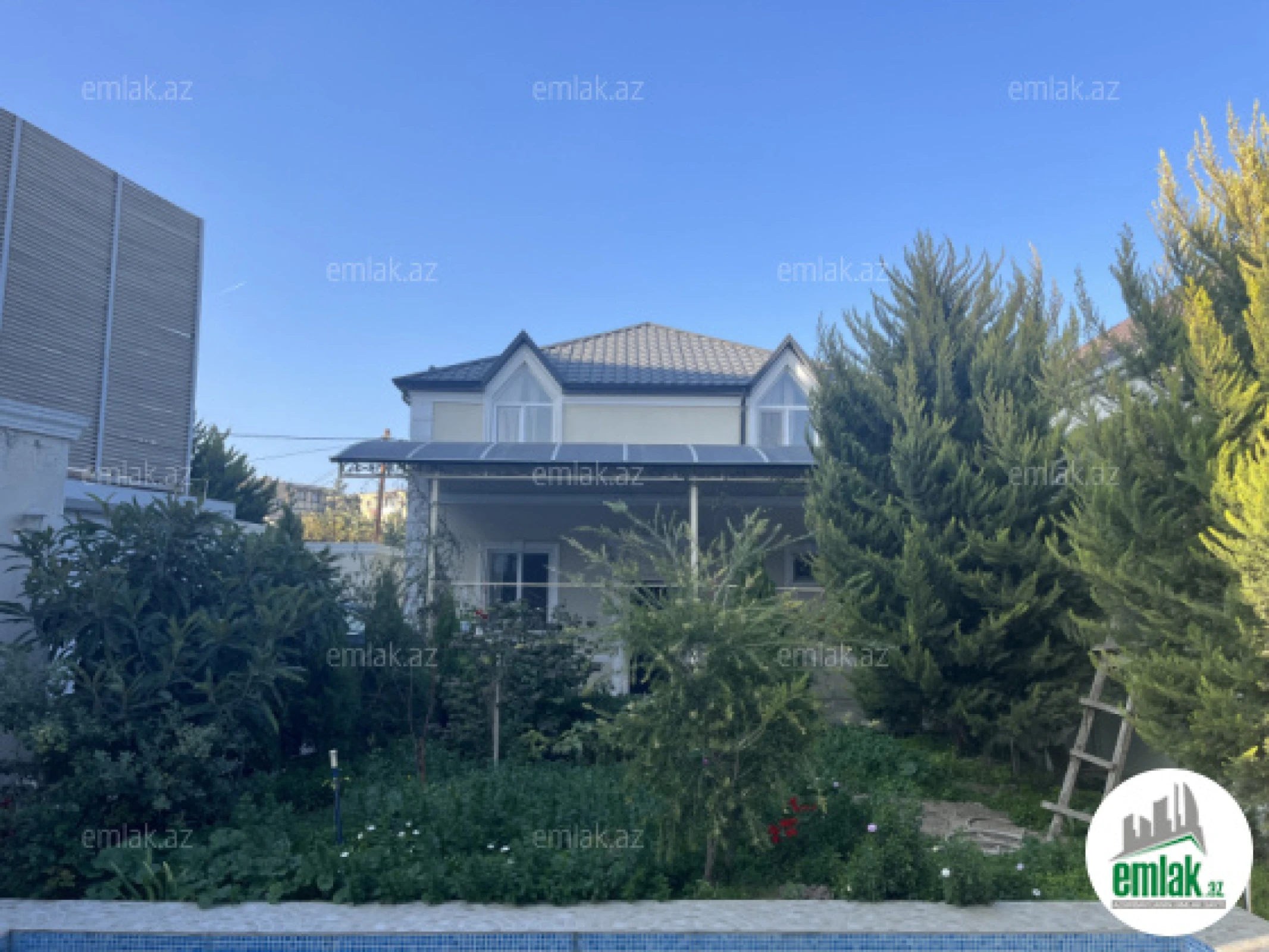 Satılır 4 otaqlı mənzil 175 m²