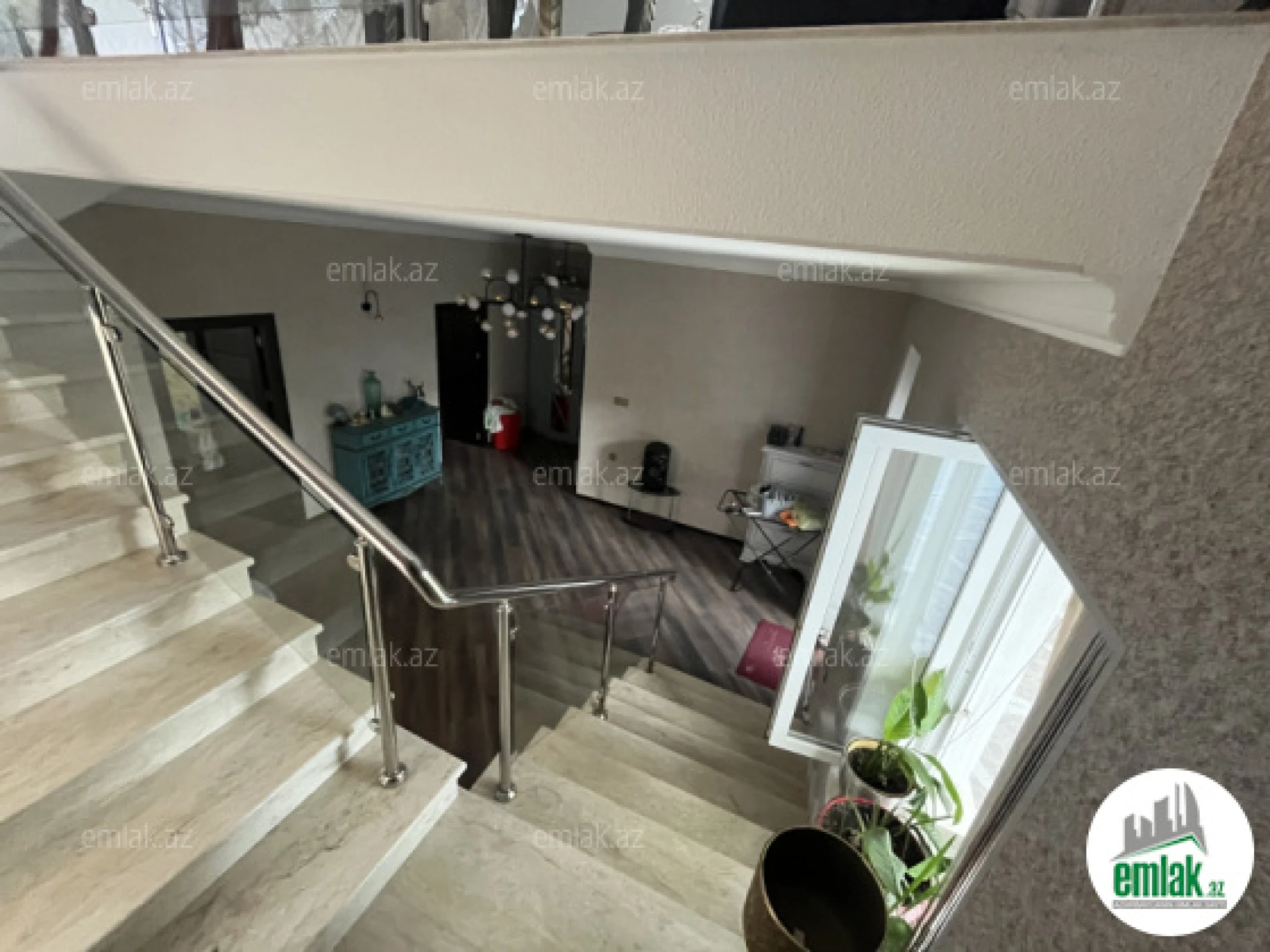 Satılır 4 otaqlı mənzil 175 m²