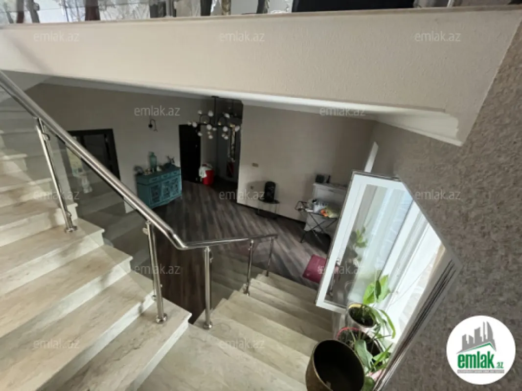 Satılır 4 otaqlı mənzil 175 m²
