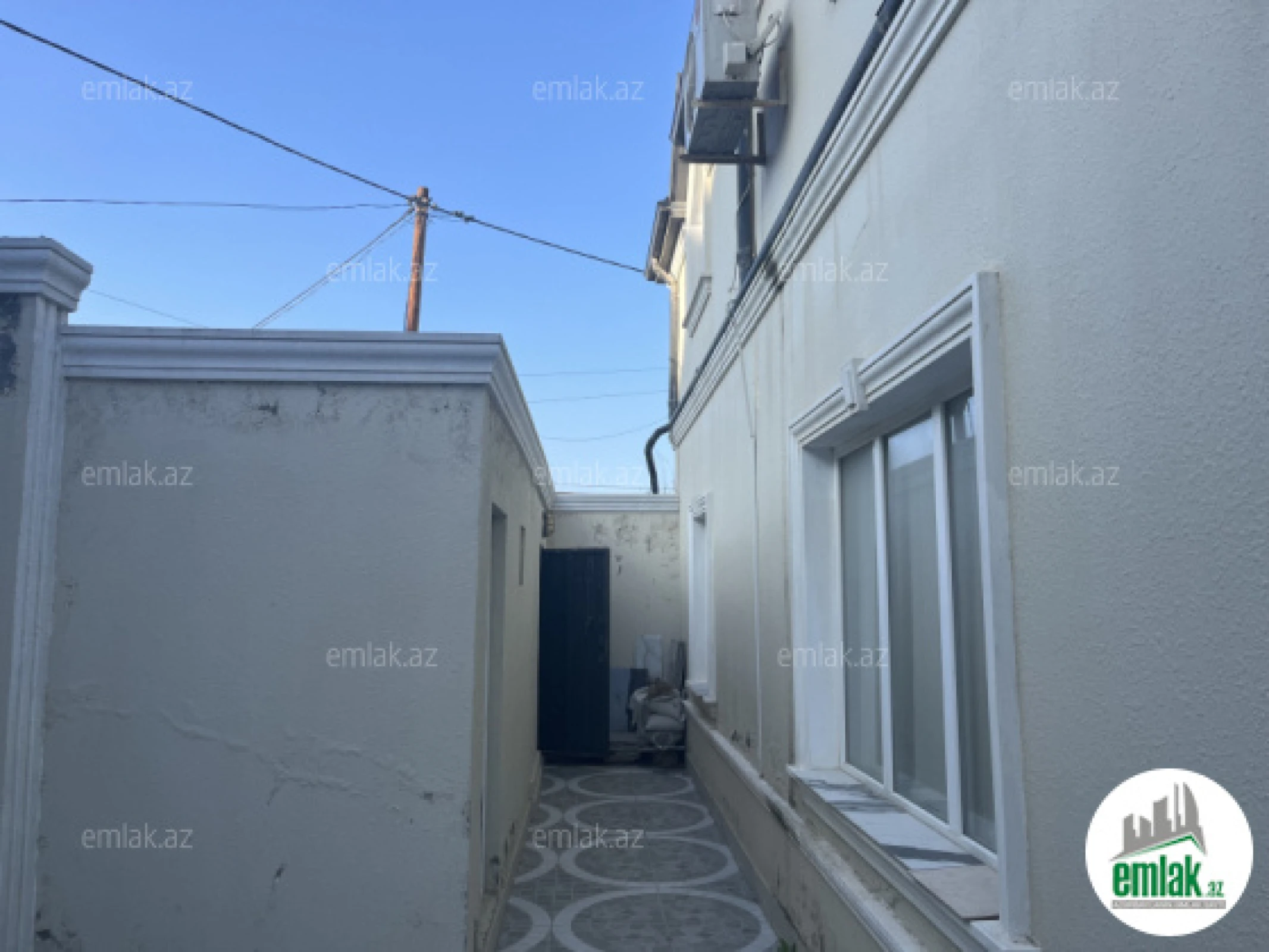 Satılır 4 otaqlı mənzil 175 m²
