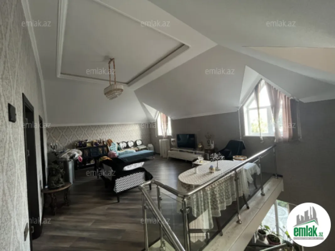 Satılır 4 otaqlı mənzil 175 m²