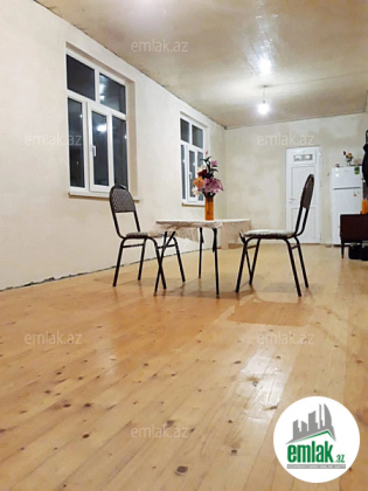 Satılır 2 otaqlı köhnə tikili 72 m²