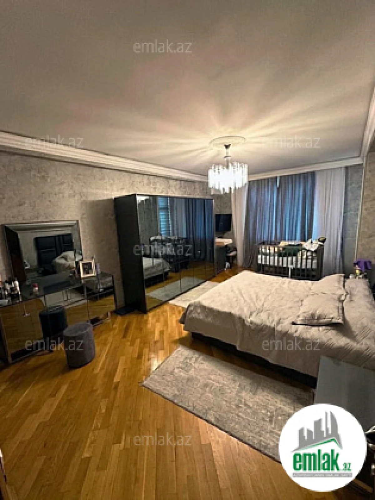 Satılır 3 otaqlı yeni tikili 180 m²