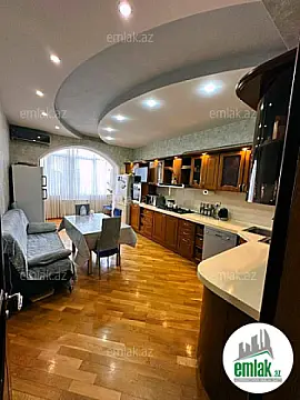 Satılır 3 otaqlı yeni tikili 180 m²