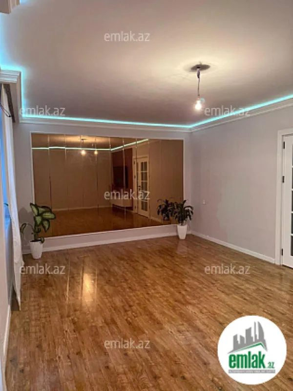 Satılır 5 otaqlı köhnə tikili 140 m²