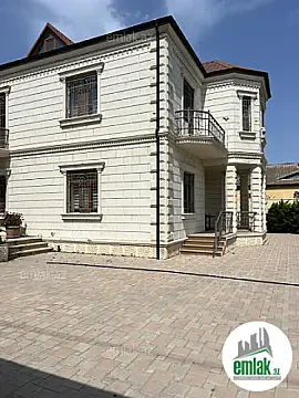 Satılır 7 otaqlı həyət evi 300 m²