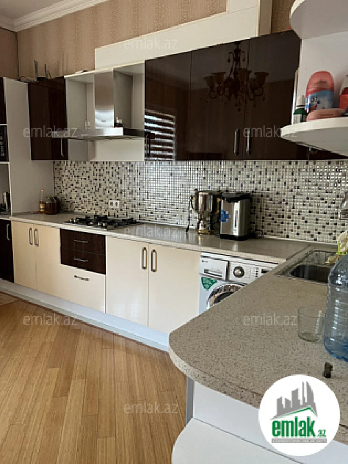 Satılır 7 otaqlı həyət evi 300 m²