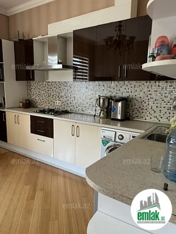 Satılır 7 otaqlı həyət evi 300 m²