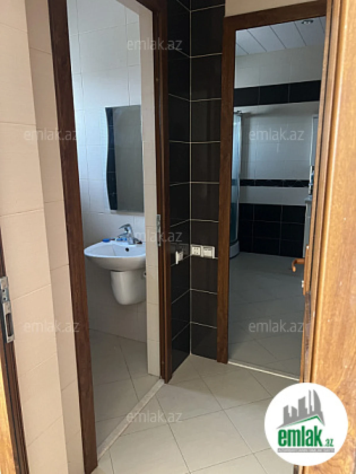 Satılır 7 otaqlı həyət evi 300 m²