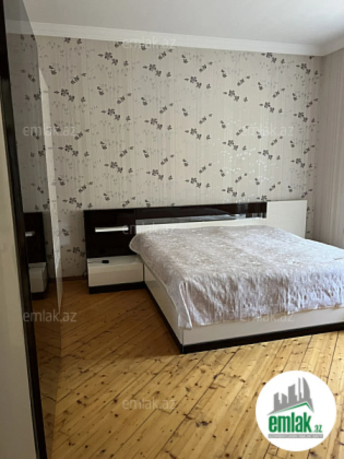 Satılır 7 otaqlı həyət evi 300 m²