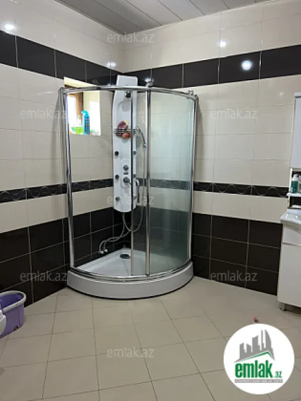 Satılır 7 otaqlı həyət evi 300 m²