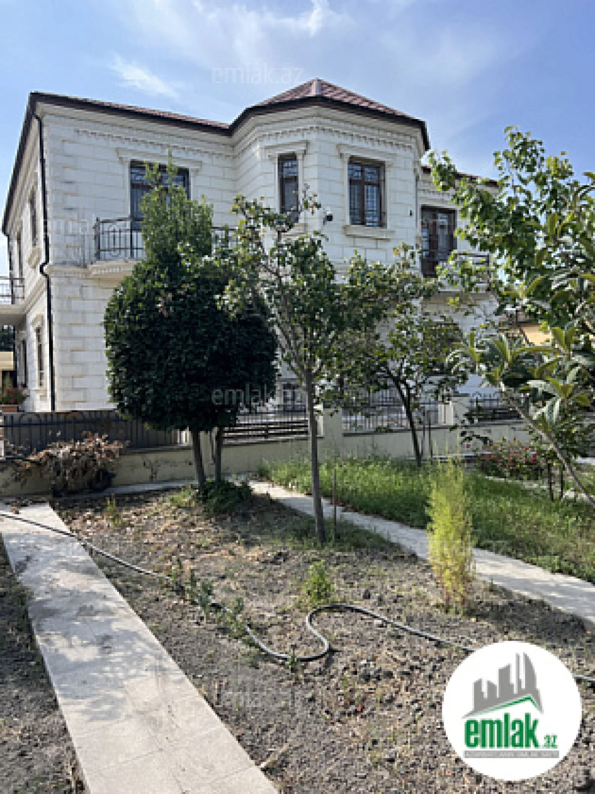 Satılır 7 otaqlı həyət evi 300 m²