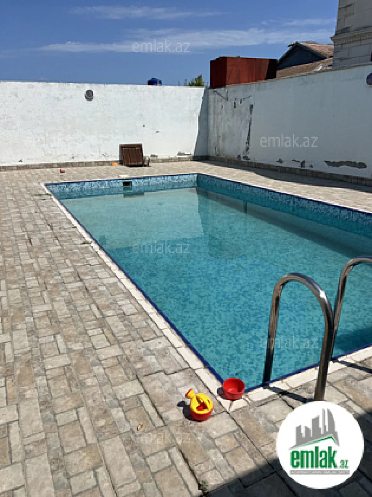 Satılır 7 otaqlı həyət evi 300 m²