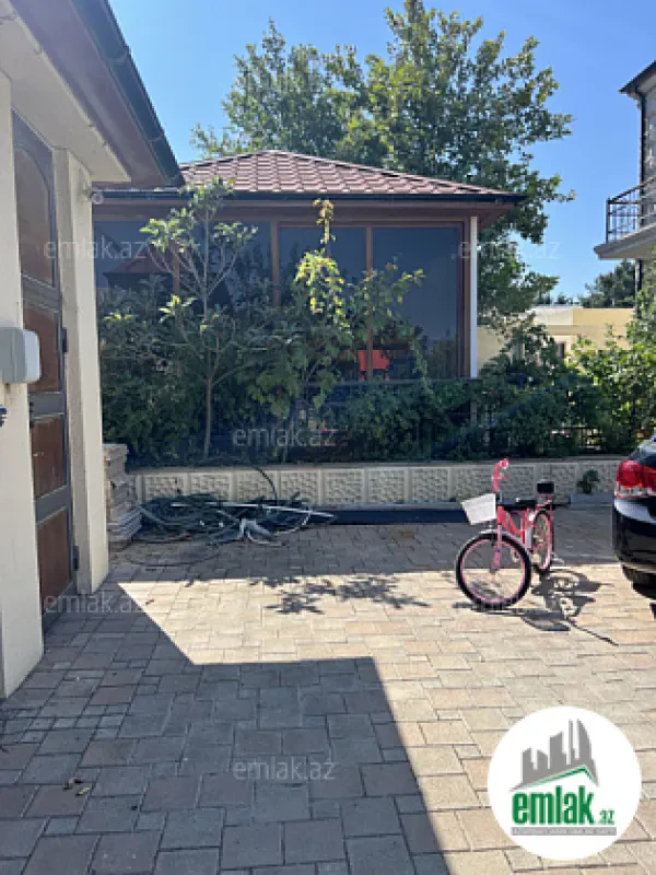 Satılır 7 otaqlı həyət evi 300 m²