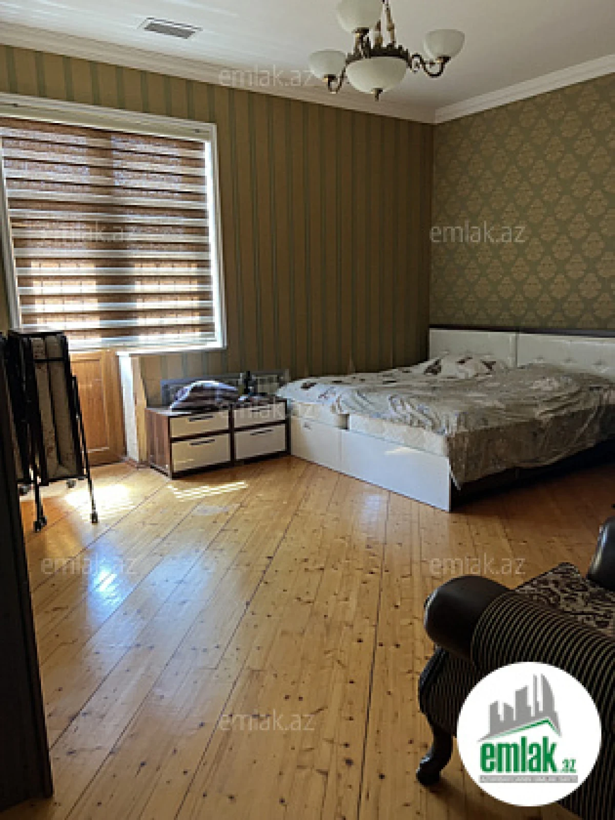 Satılır 7 otaqlı həyət evi 300 m²