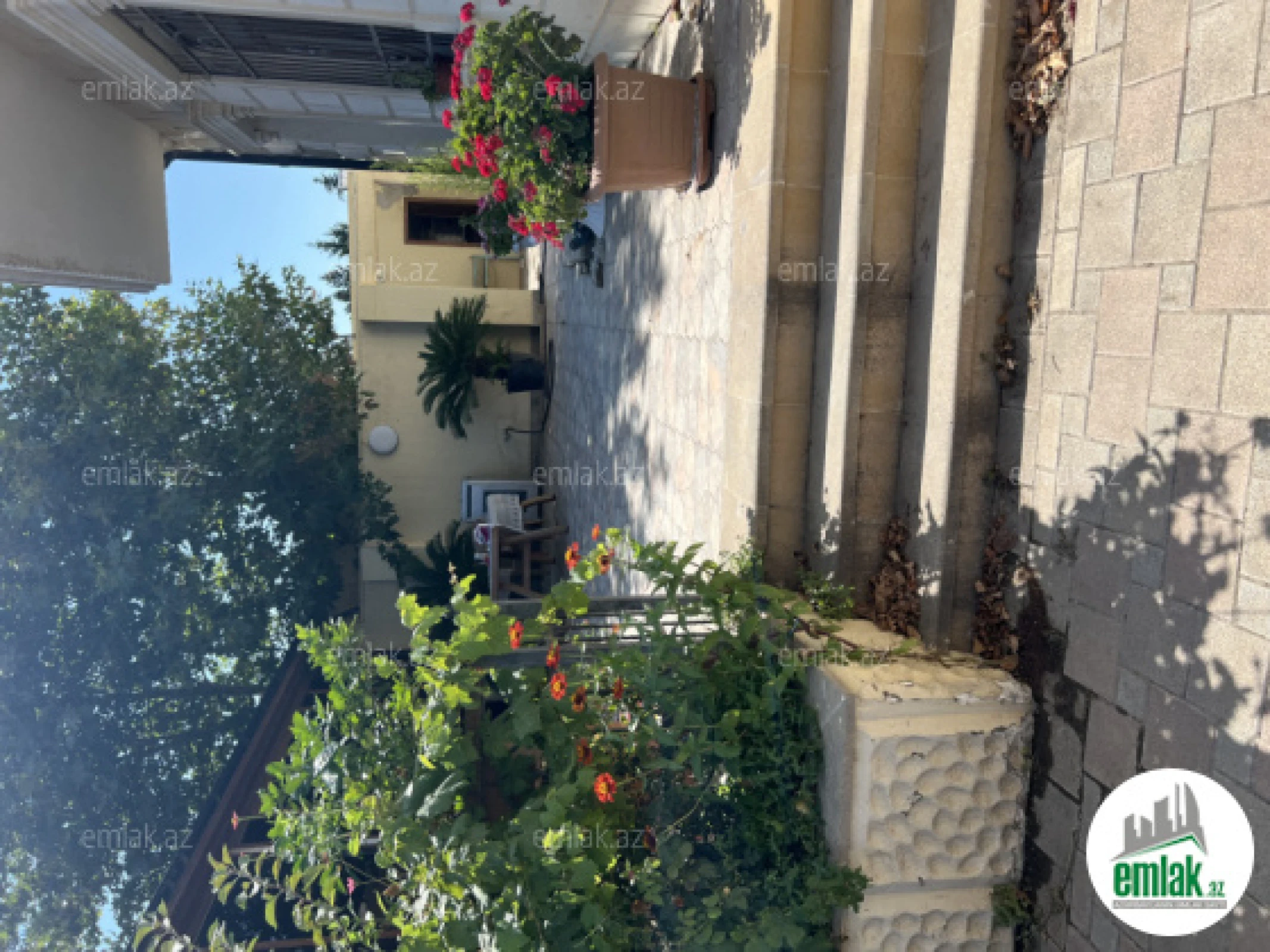 Satılır 7 otaqlı həyət evi 300 m²