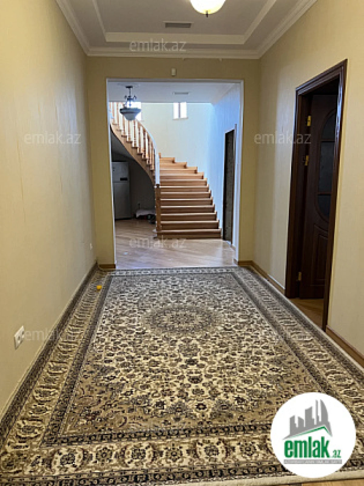 Satılır 7 otaqlı həyət evi 300 m²