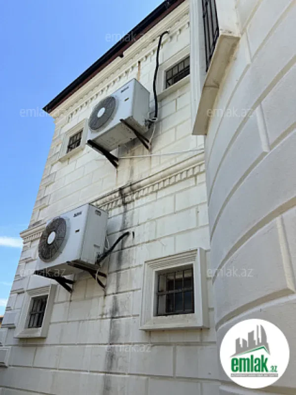 Satılır 7 otaqlı həyət evi 300 m²