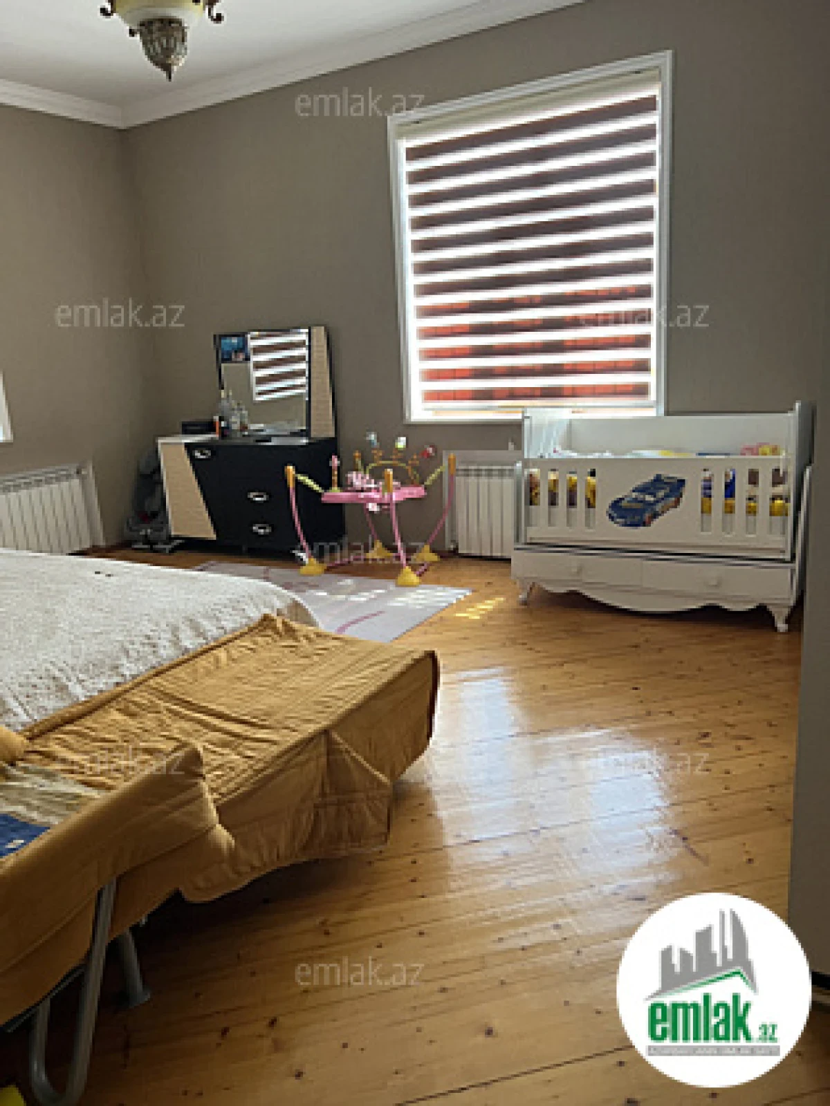 Satılır 7 otaqlı həyət evi 300 m²