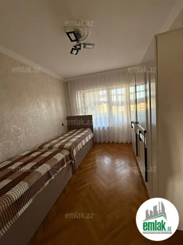 Satılır 3 otaqlı köhnə tikili 80 m²