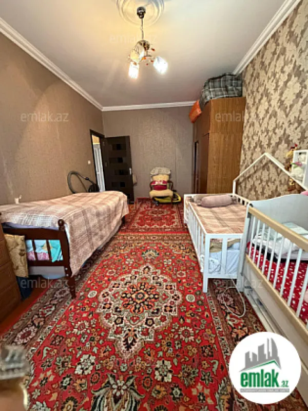 Satılır 3 otaqlı köhnə tikili 90 m²