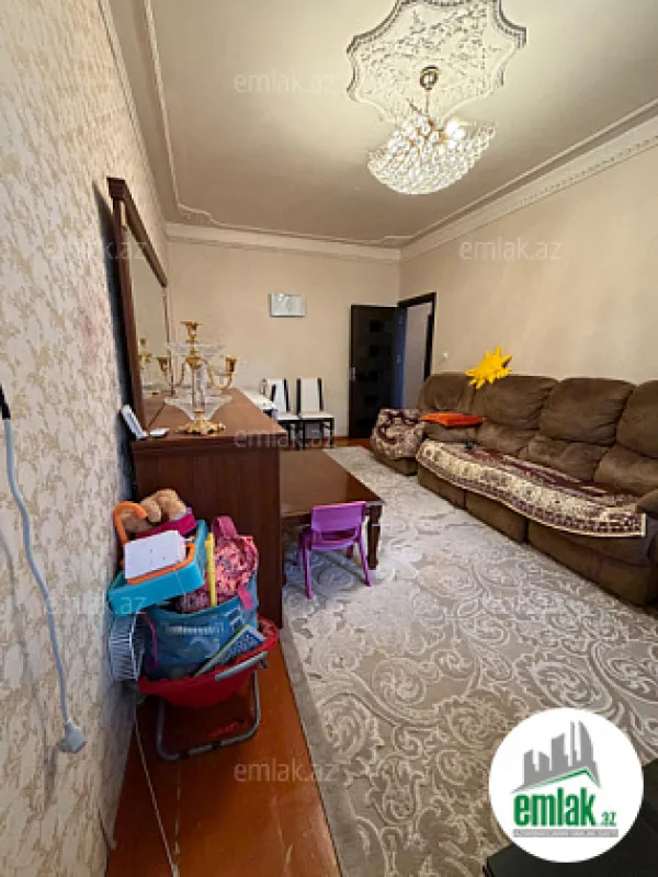 Satılır 3 otaqlı köhnə tikili 90 m²