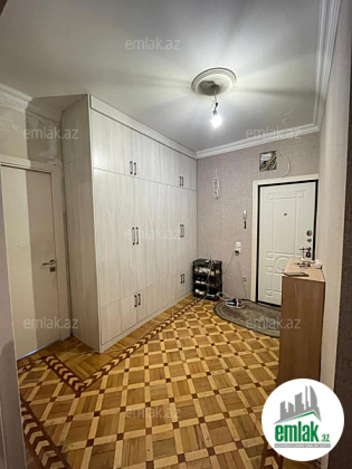 Satılır 5 otaqlı köhnə tikili 120 m²