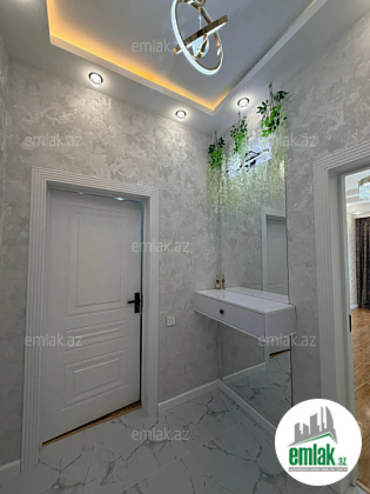 Satılır 3 otaqlı yeni tikili 70 m²