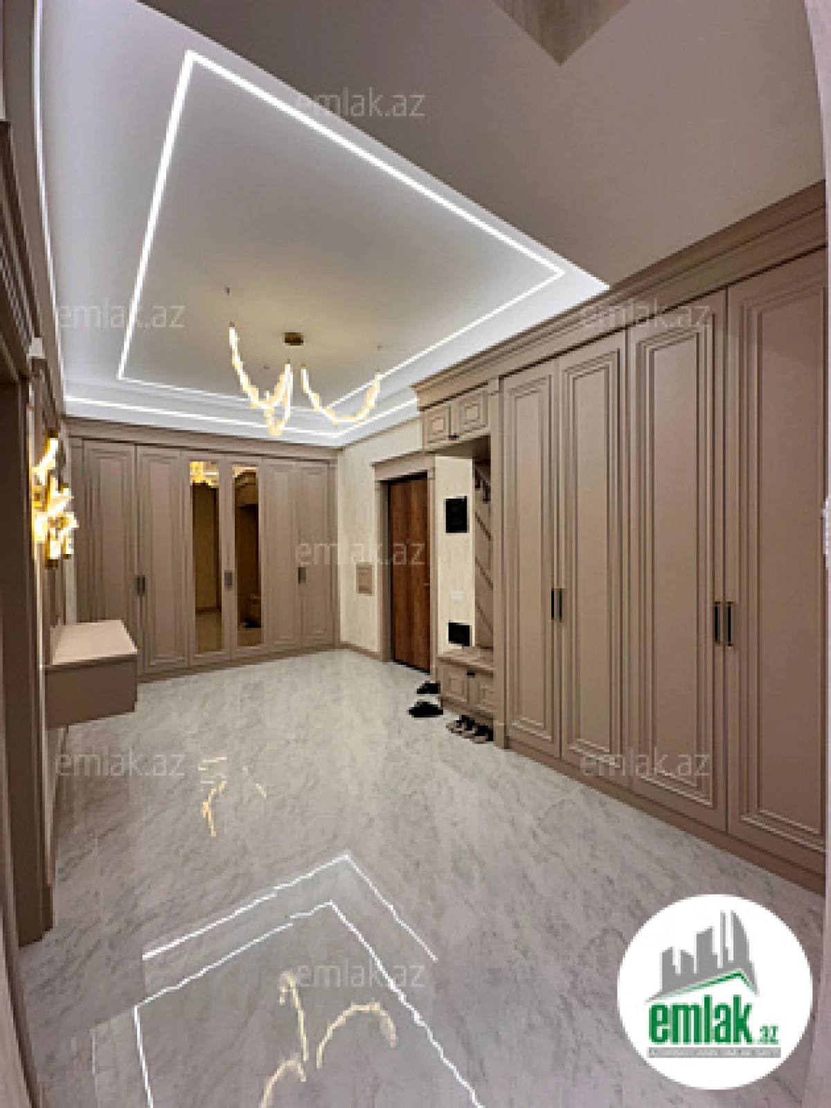 Satılır 4 otaqlı yeni tikili 195 m²