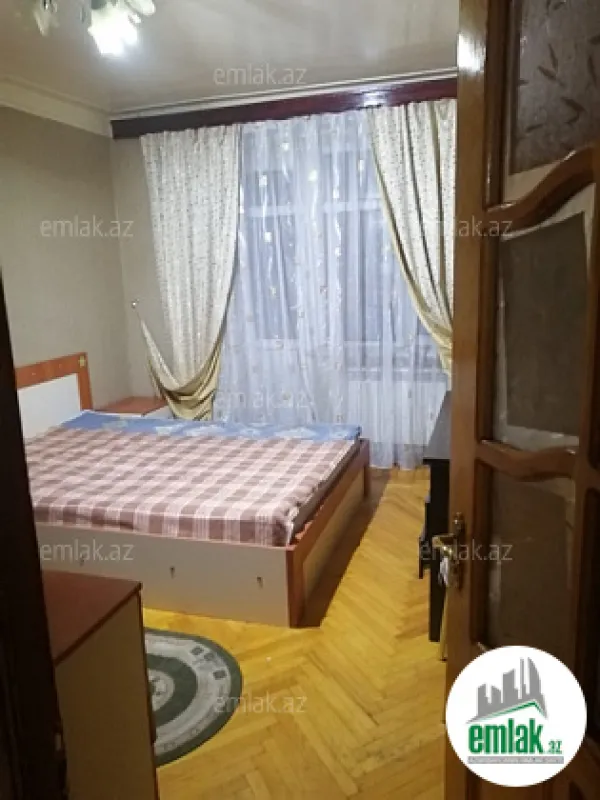 Satılır 3 otaqlı köhnə tikili 80 m²