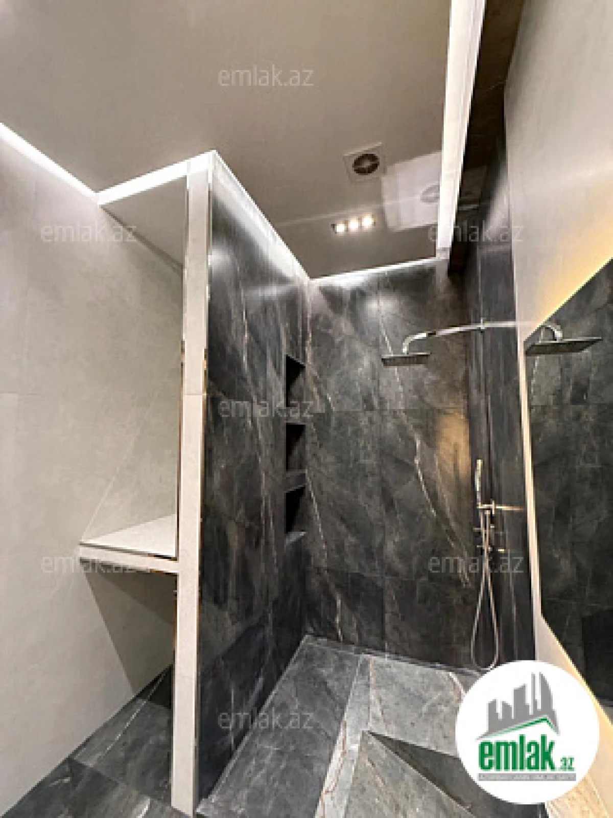 Satılır 3 otaqlı yeni tikili 175 m²