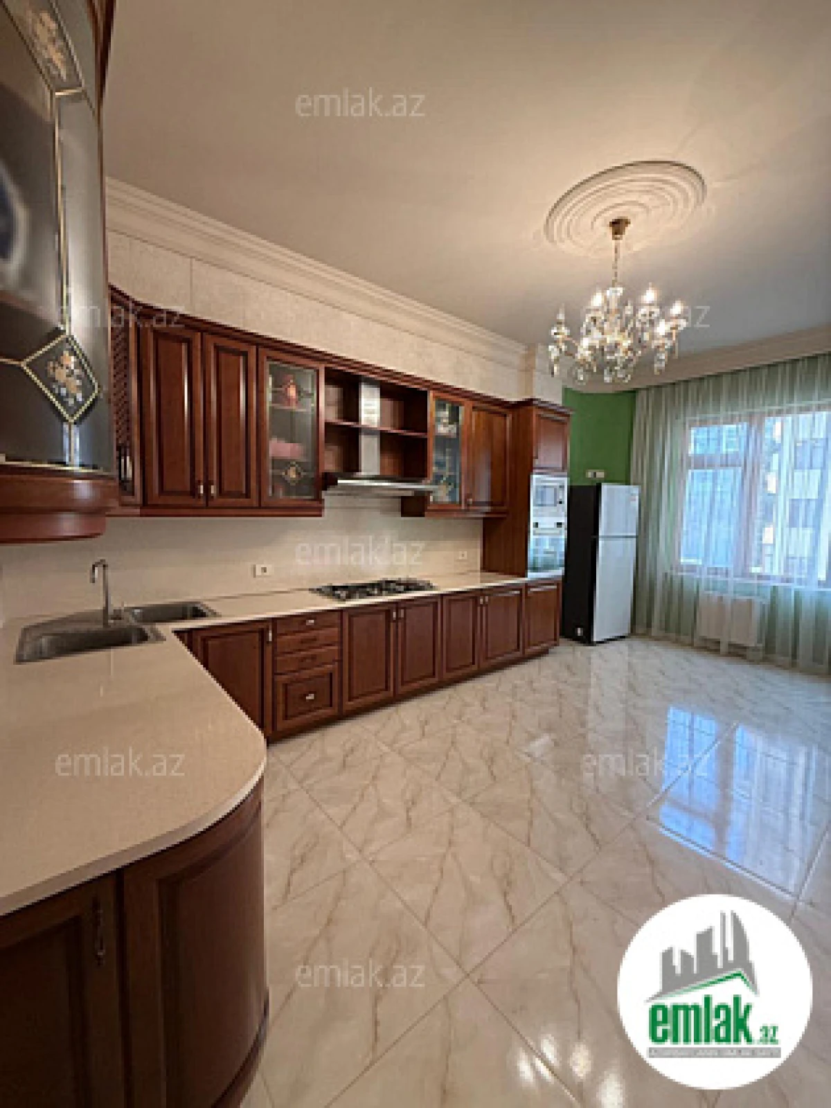 Satılır 3 otaqlı yeni tikili 175 m²