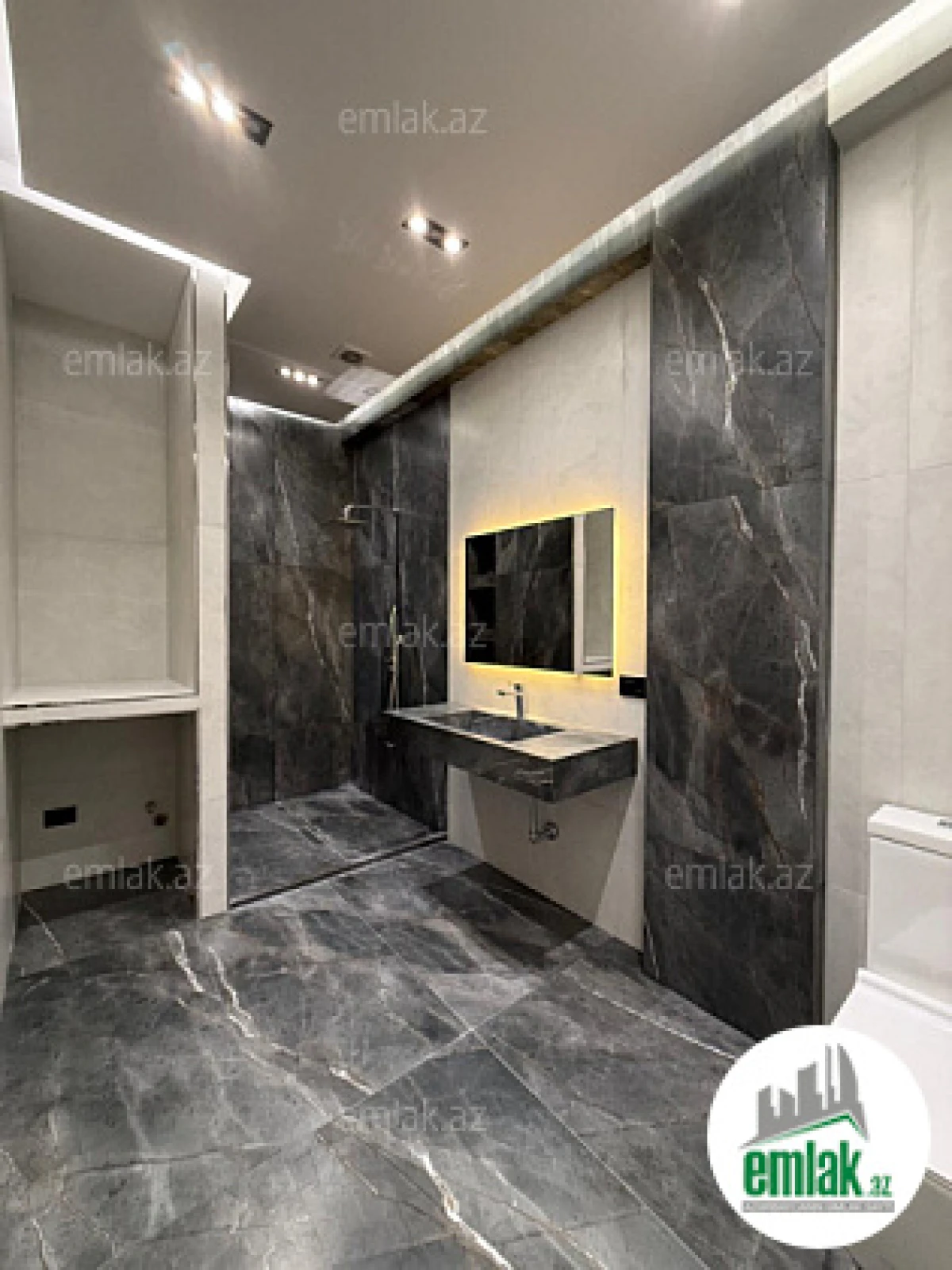 Satılır 3 otaqlı yeni tikili 175 m²