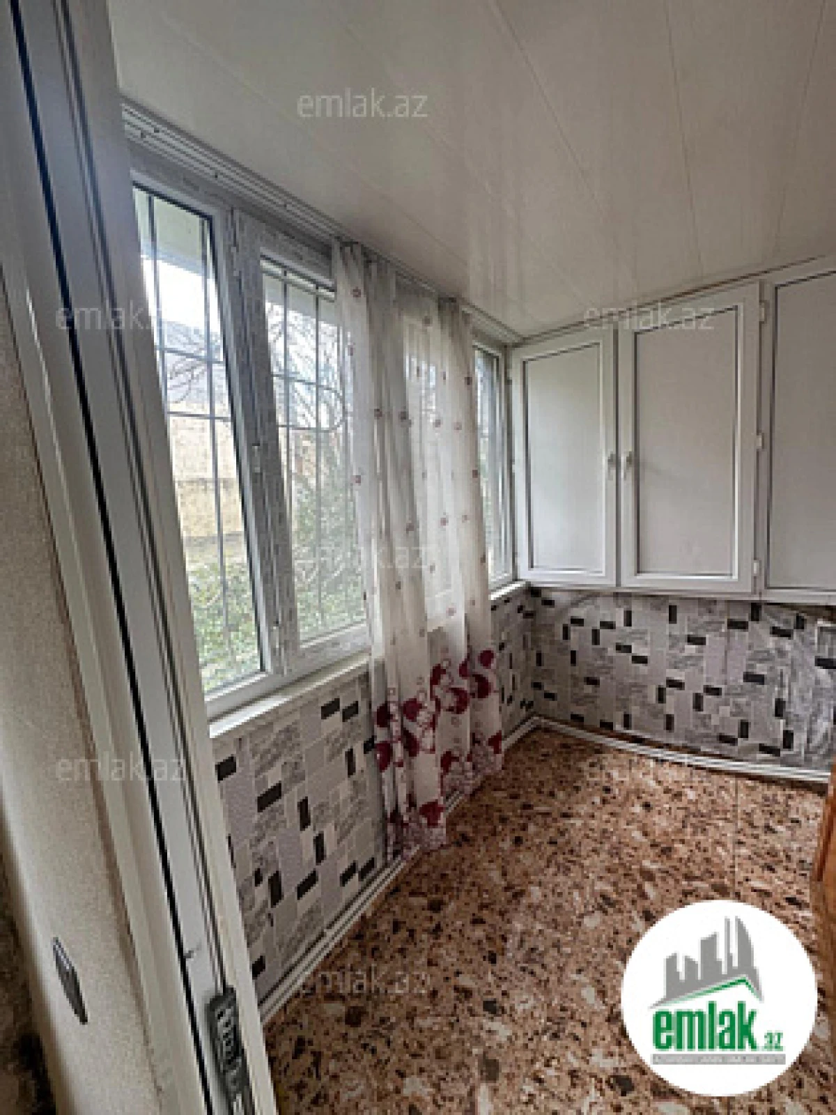 Satılır 2 otaqlı köhnə tikili 70 m²