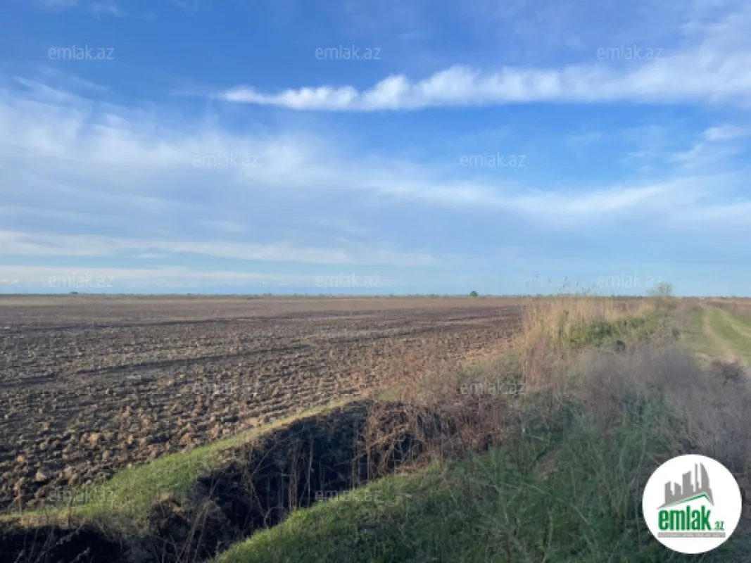 Satılır torpaq sahəsi 15000 m²