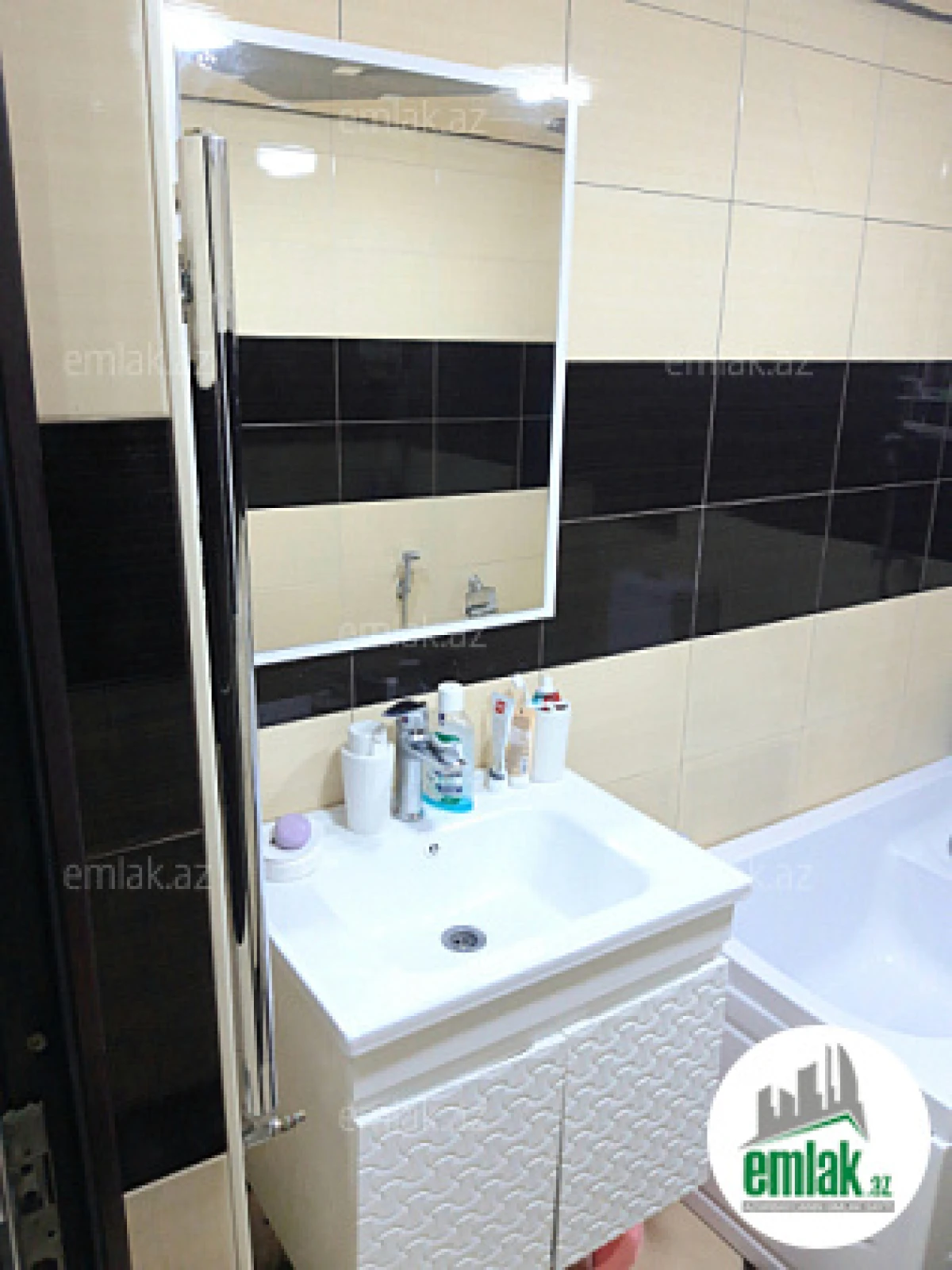 Satılır 2 otaqlı yeni tikili 60 m²