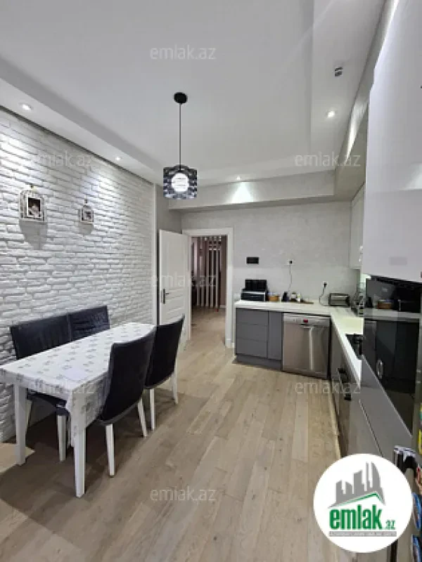 Satılır 3 otaqlı yeni tikili 125 m²