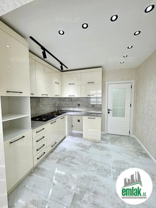 Satılır 3 otaqlı köhnə tikili 90 m²