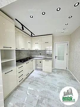 Satılır 3 otaqlı köhnə tikili 90 m²