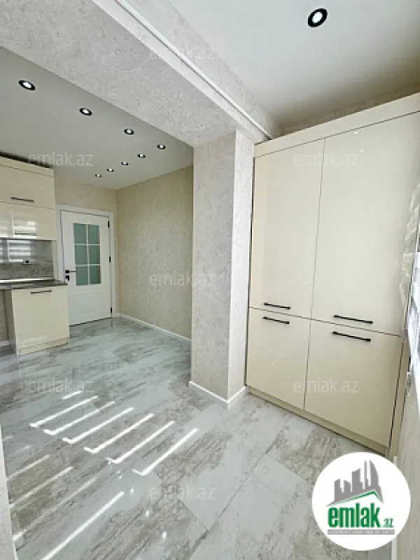 Satılır 3 otaqlı köhnə tikili 90 m²