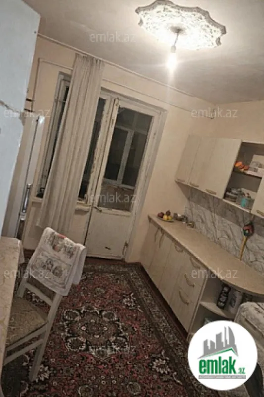 Satılır 2 otaqlı köhnə tikili 60 m²