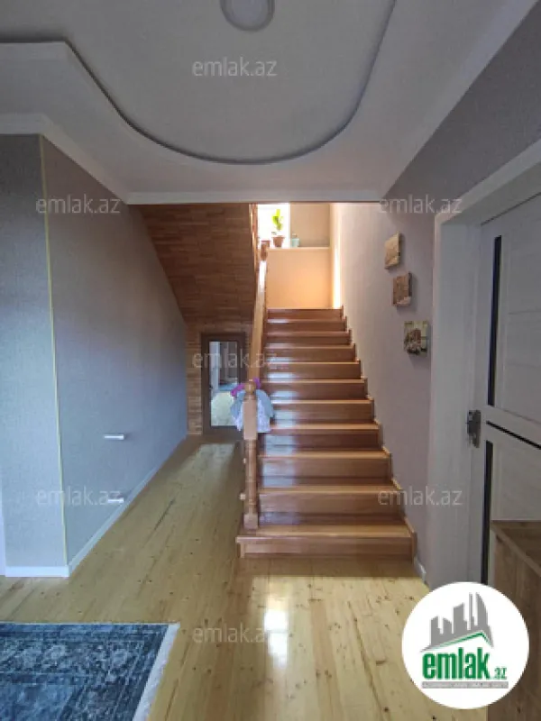 Satılır 5 otaqlı həyət evi 190 m²