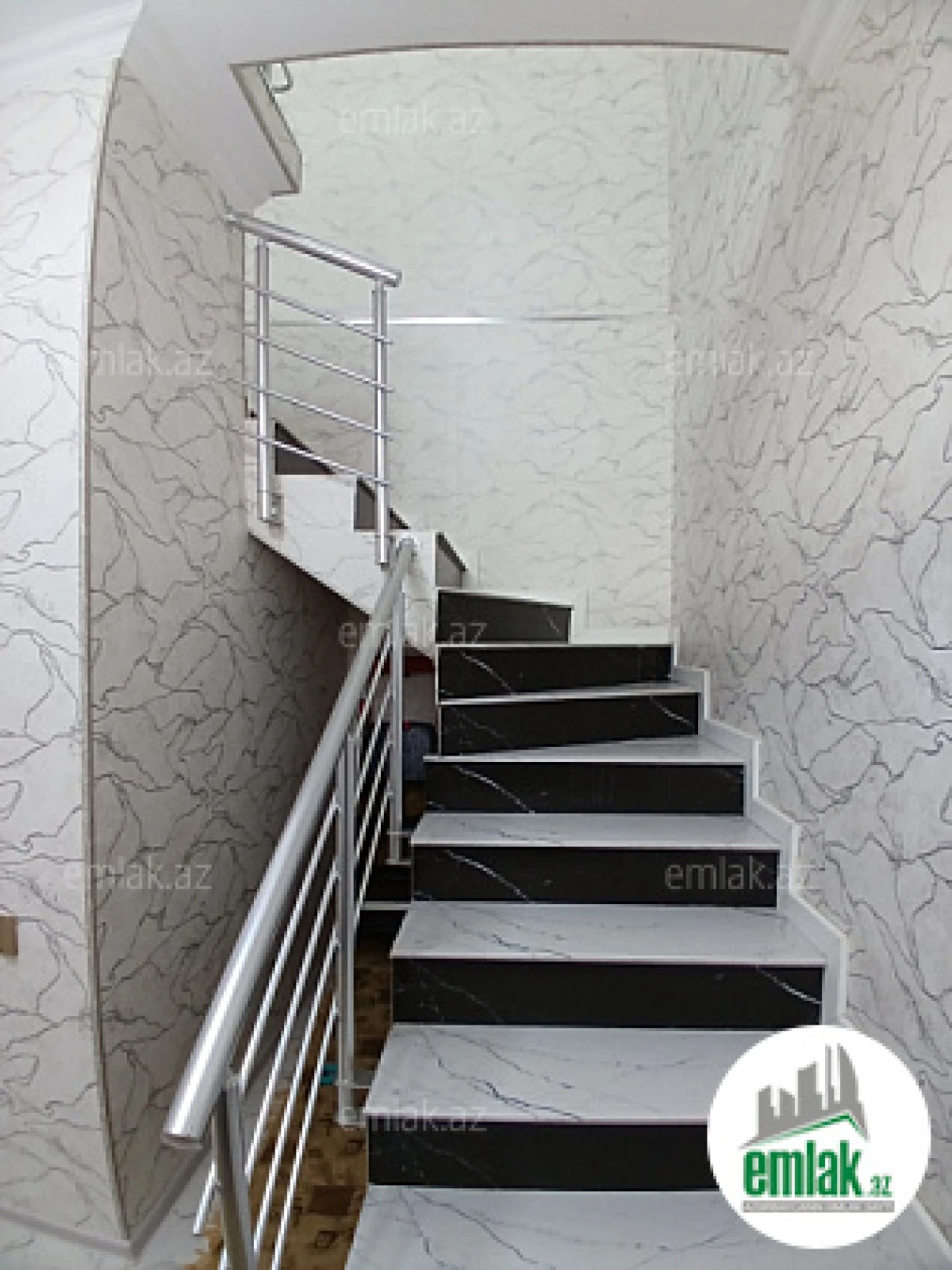 Satılır 4 otaqlı həyət evi 100 m²