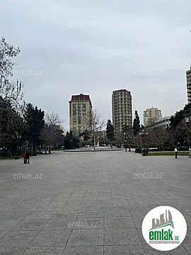 Satılır 5 otaqlı köhnə tikili 160 m²