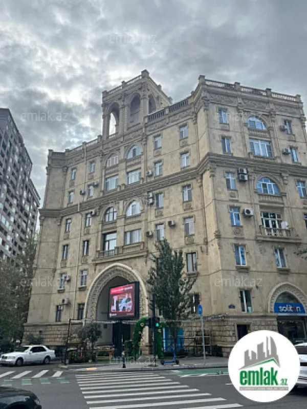 Satılır 5 otaqlı köhnə tikili 160 m²