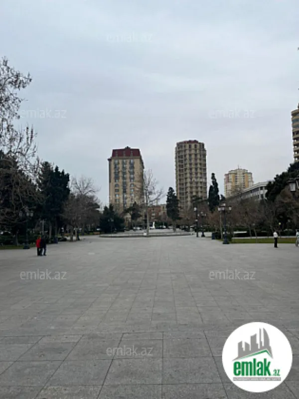 Satılır 5 otaqlı köhnə tikili 160 m²