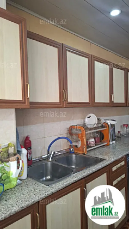 Satılır 3 otaqlı köhnə tikili 90 m²