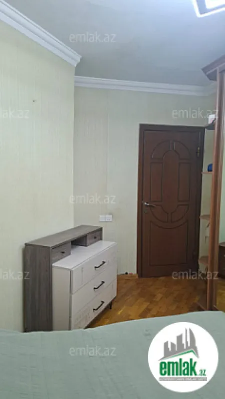 Satılır 3 otaqlı köhnə tikili 90 m²